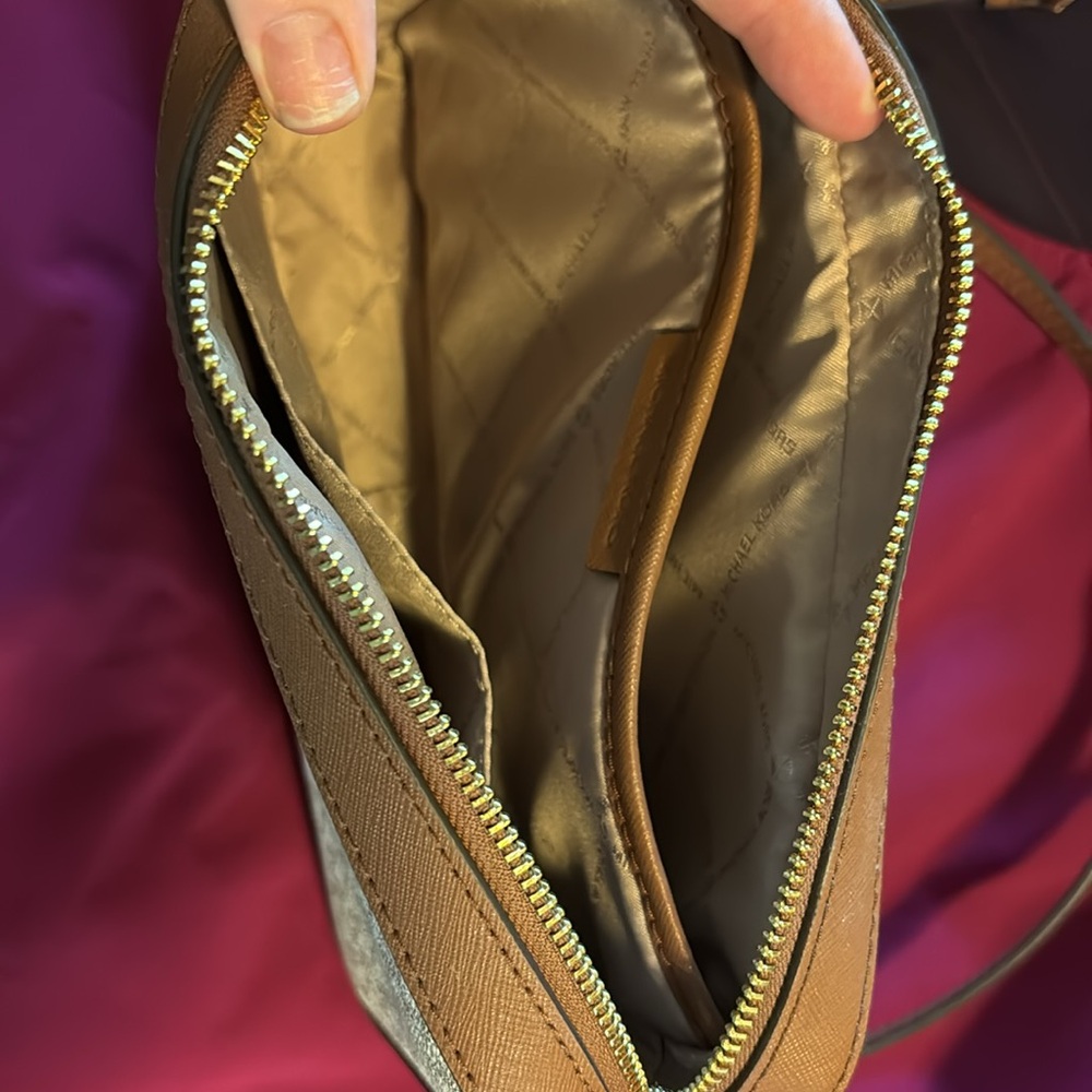 Michael Kors Vanilla Cross Body BRAND NEW - Picture 4 of 5